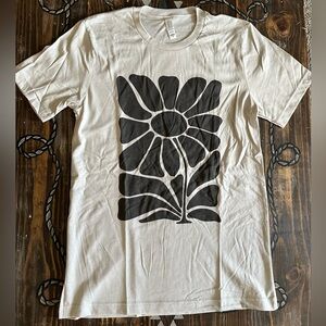 NWOT💥GRAPHIC TEE